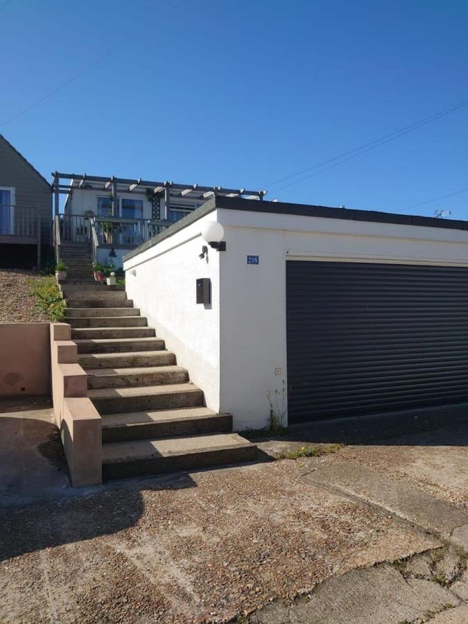 216 Coast Road, Ocean Bliss Direct Access & Endless Waves * Pevensey
