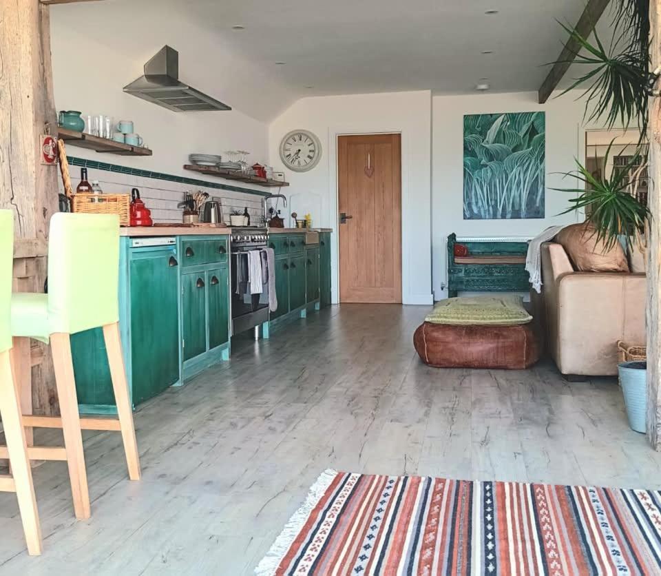 216 Coast Road, Ocean Bliss Direct Access & Endless Waves * Pevensey