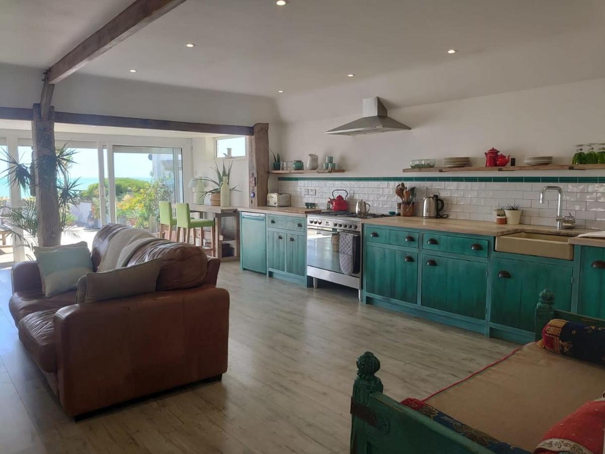 216 Coast Road, Ocean Bliss Direct Access & Endless Waves Holiday home